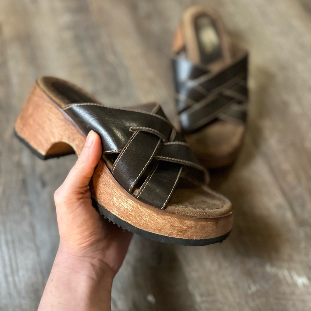 Vintage 90's Candie's Brown Leather Wooden Platform Heel/Sandal Size 6